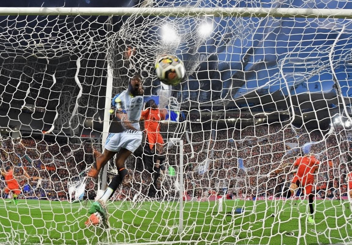 中国篮球联赛巅峰对决：北京VS广东精彩瞬间回顾(图4)